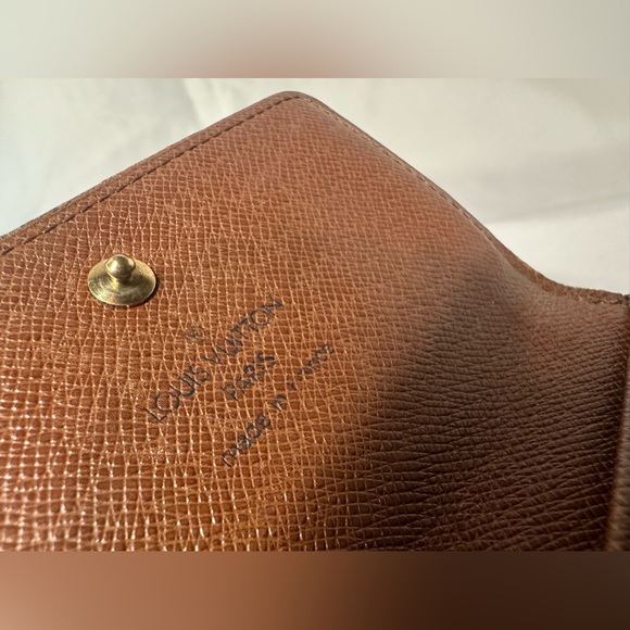 LV Monogram Wallet Excellent Condition Authentic - Picture 9 of 10